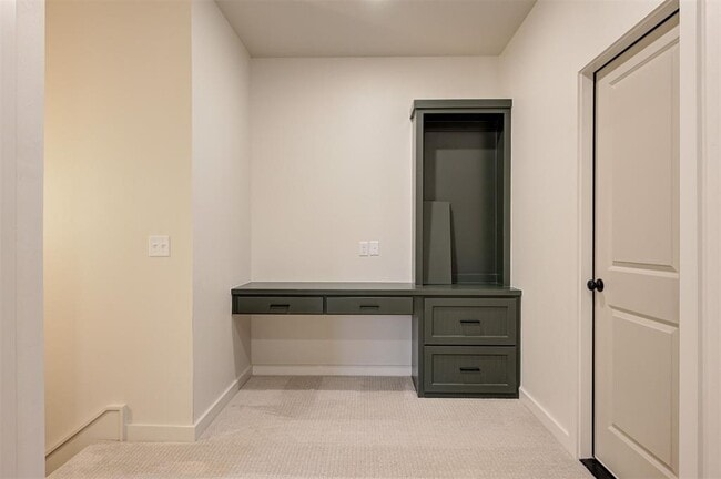 Building Photo - 4616 Maple Rdg Dr