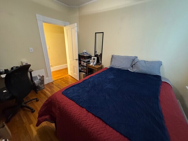 Building Photo - 176 Elm St