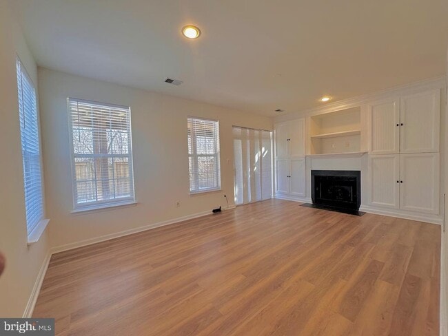 Building Photo - 21354 Shady Wood Terrace