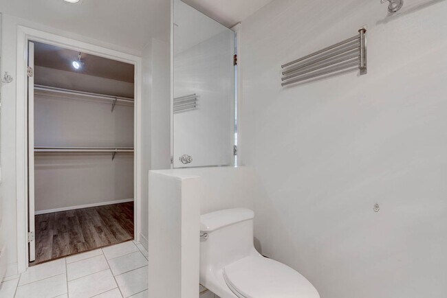 Building Photo - 3111 Bel Air Dr