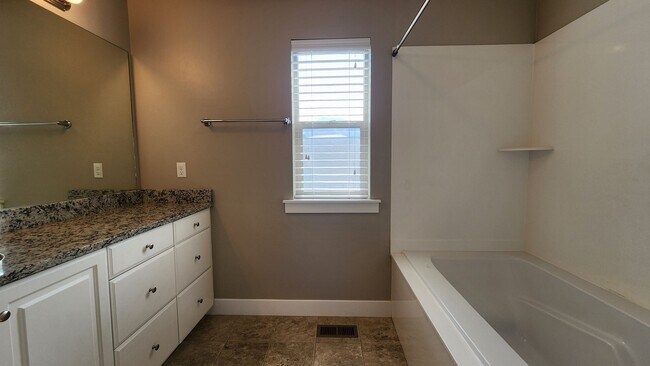 Building Photo - 576 N 220 E