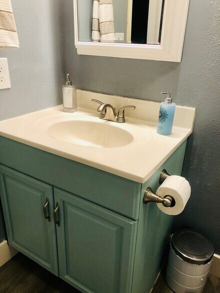 Building Photo - 1013 9th Ave