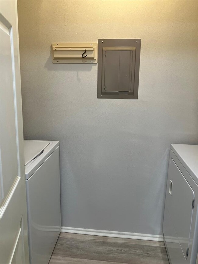 Building Photo - 3809 Spicewood Springs Rd