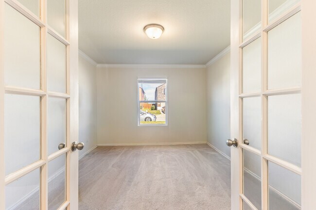 Building Photo - 10112 Falkland Rd