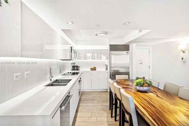 Building Photo - 102 24th St