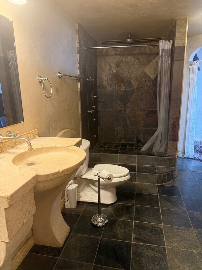 Building Photo - 100 N Arlington Ave