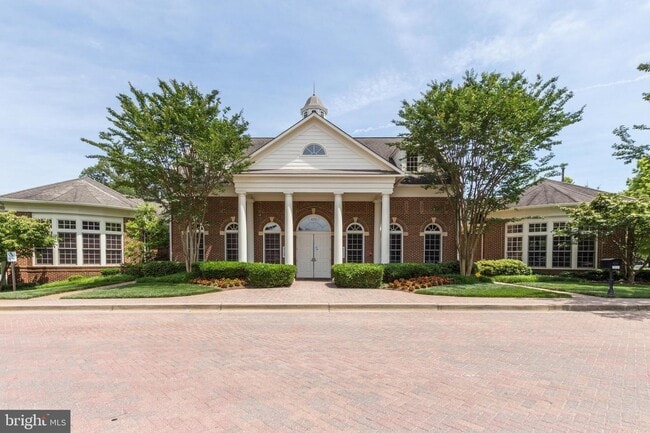 Building Photo - 102 Oak Knoll Terrace