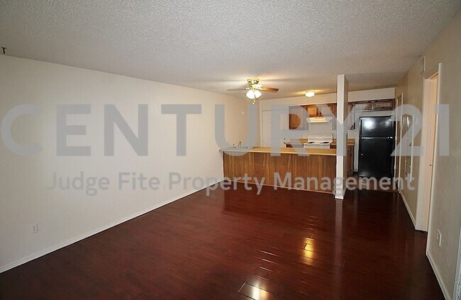 Building Photo - Affordable 2-Story 2/1.5 Townhome in Dunca...