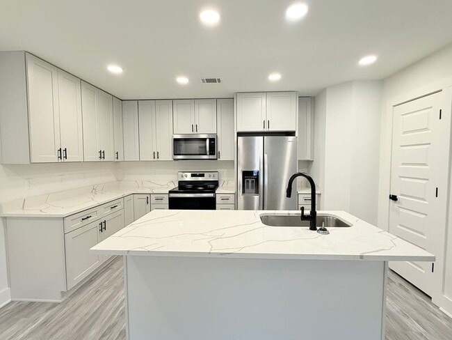 Building Photo - 1224 N X St