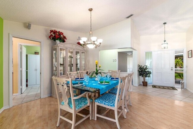 Building Photo - 2341 NW Bay Colony Ct