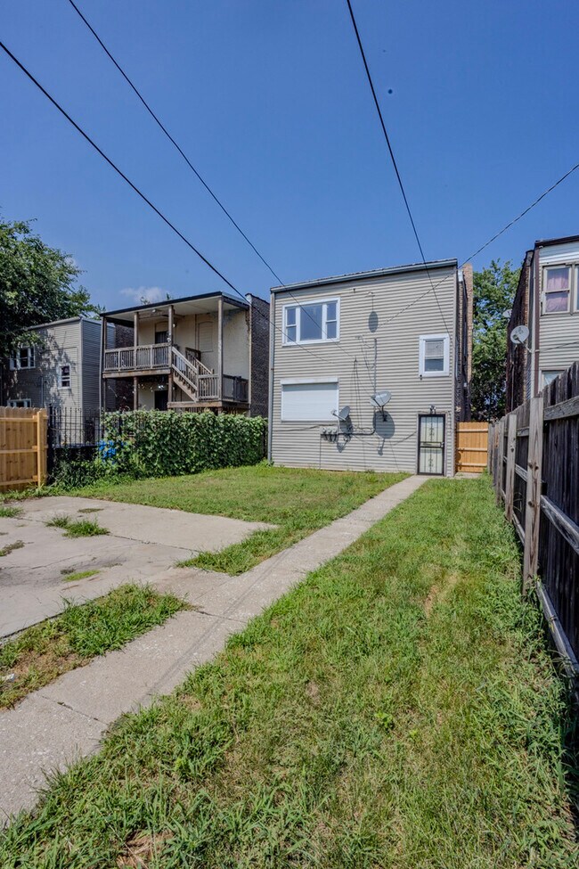 Building Photo - 1523 E 74th Pl