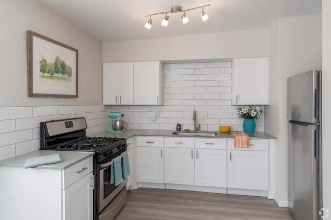 Building Photo - U Apartments @ Melrose