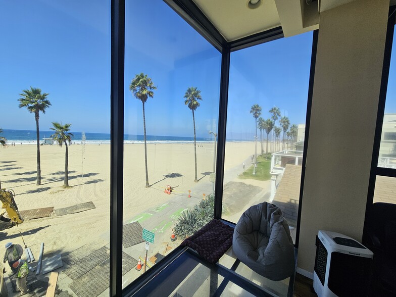 Building Photo - 3009 Ocean Front Walk
