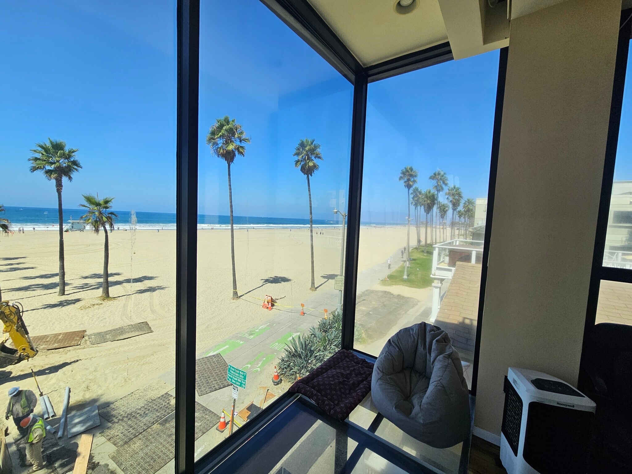 Building Photo - 3009 Ocean Front Walk