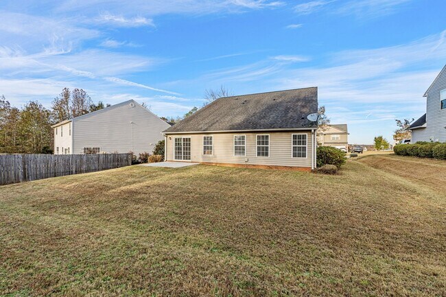 Building Photo - Spacious 4 BR, 2.5 BA, Master BR on Main, Conveniently Located Between Greenville and Spartanburg