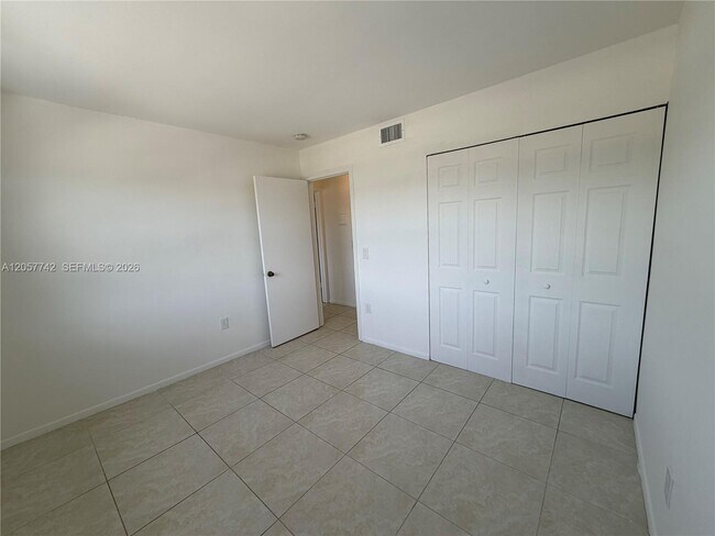 Building Photo - 411 NW 100th Pl
