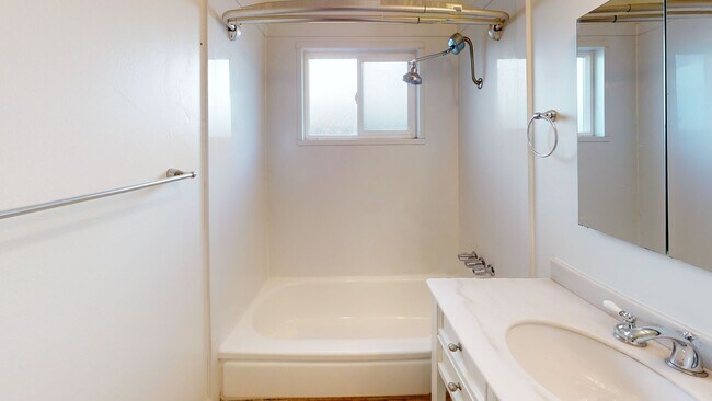 Building Photo - Charming 3 bedroom, 1-bathroom home in San...