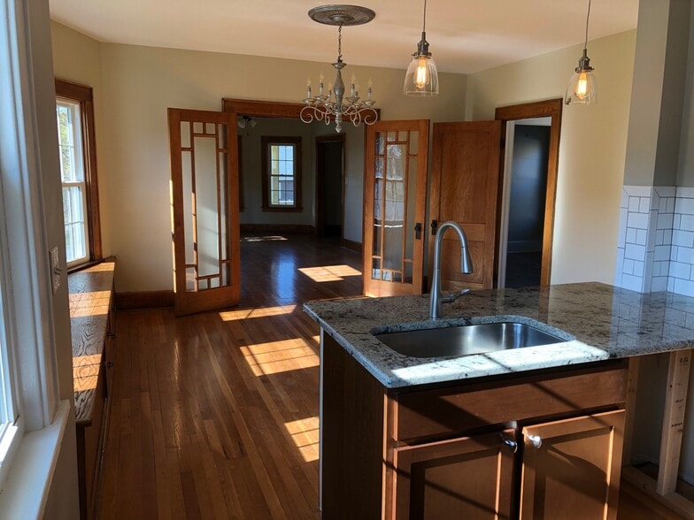 Building Photo - 400 Broad St