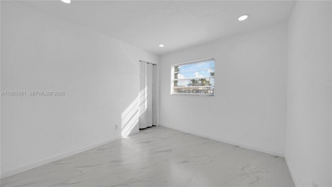 Building Photo - 4285 SW 48th Ct