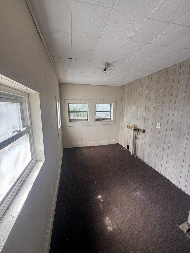 Building Photo - 1707 E Memorial Dr