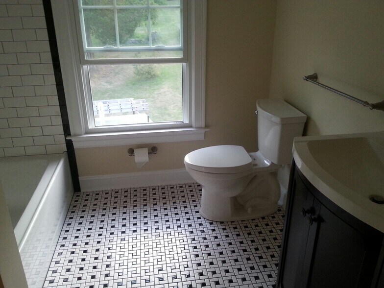 Building Photo - 356 Townsend Ave