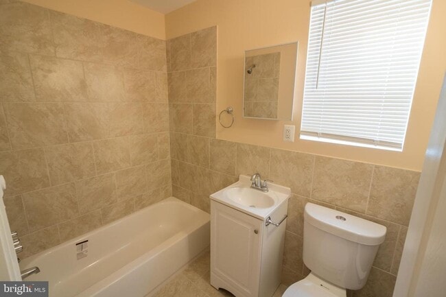 Building Photo - 6002 Master St