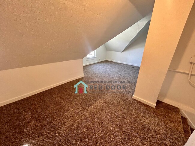 Building Photo - 612 1st Ave SW