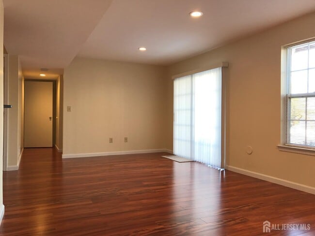 Building Photo - 601 Hampshire Dr