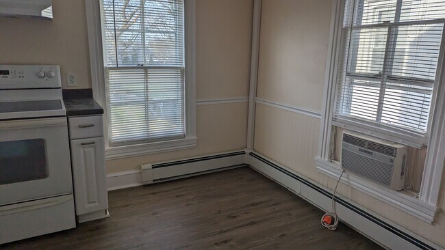 Building Photo - 145 E Maple Ave