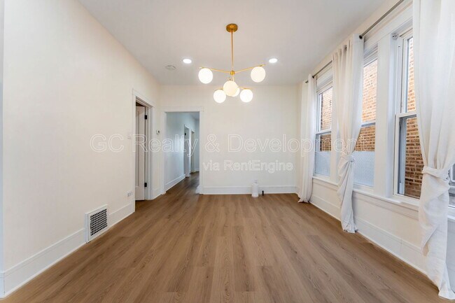 Building Photo - 5737 N Washtenaw Ave