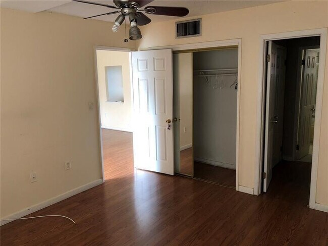 Building Photo - 1700 NE 191st St