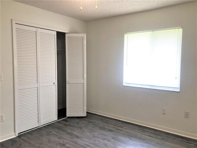 Building Photo - 1120 N Brickell Dr