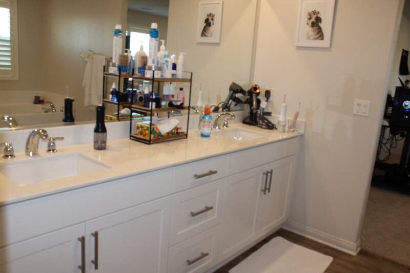 Building Photo - 26840 Red Dr