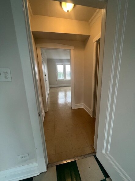 Building Photo - 5042 W 21st Pl