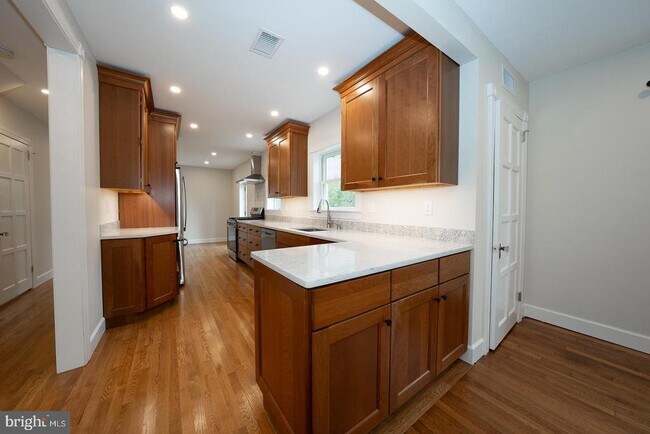 Building Photo - 28 Orchard Ln