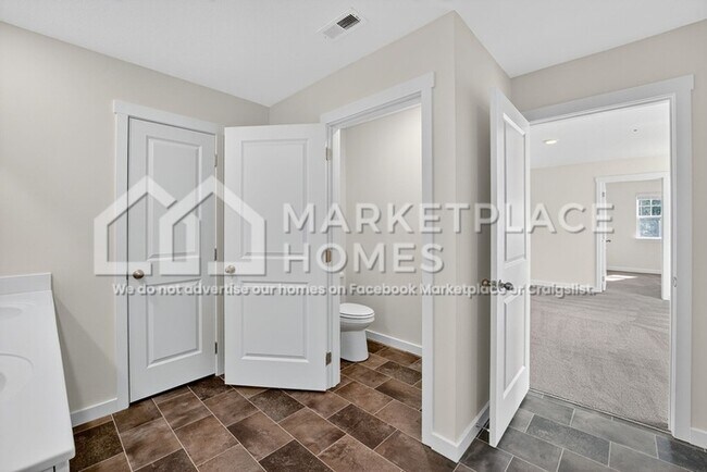 Building Photo - 7661 Belhaven Ln