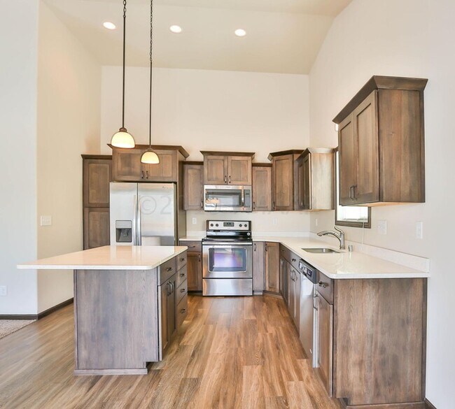 Building Photo - 3 Bed 3 Bath Single Family Home
