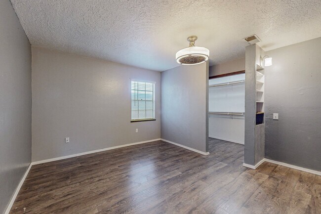 Building Photo - 2830 Floral Rd NW