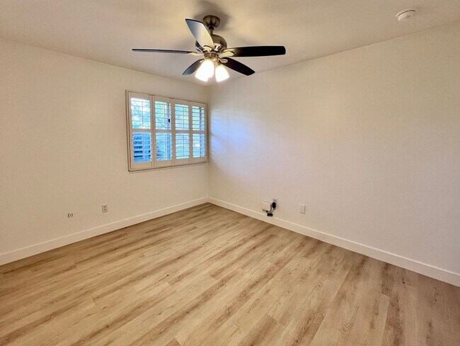Building Photo - $2150. Shaw & Van Ness, 3 Bedroom Condo- S...