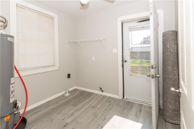 Building Photo - 558 Sunset Dr