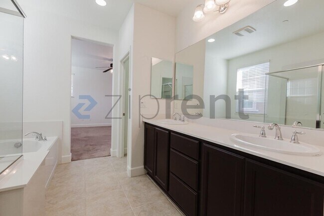 Building Photo - 873 Willow Bridge Dr