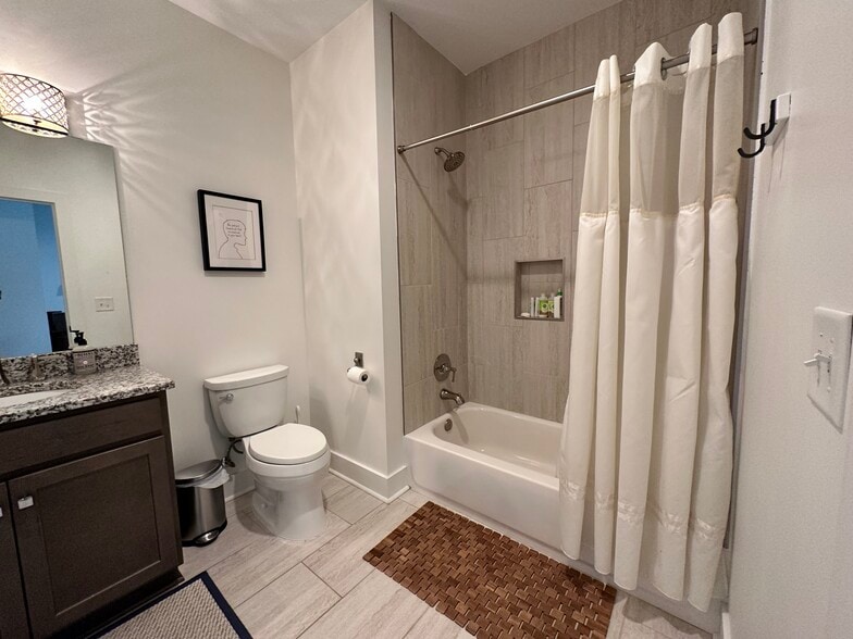 Upstairs guest bathroom - 1716 Northview Ave