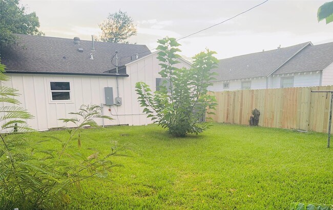 Building Photo - 4716 Siegel St