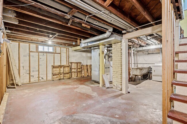 Building Photo - MUST SEE 5BD/2BA in Como near U of M! Avail. 9/1/26