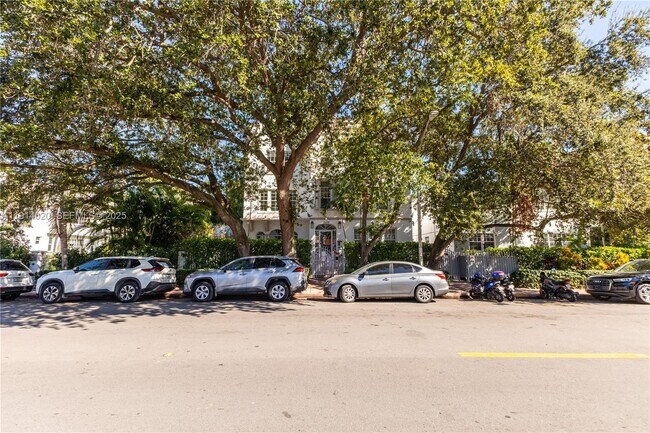 Building Photo - 1559 Michigan Ave