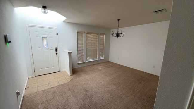 Building Photo - 3-bedroom, 1 1/2 bathroom house! HOUSING A...