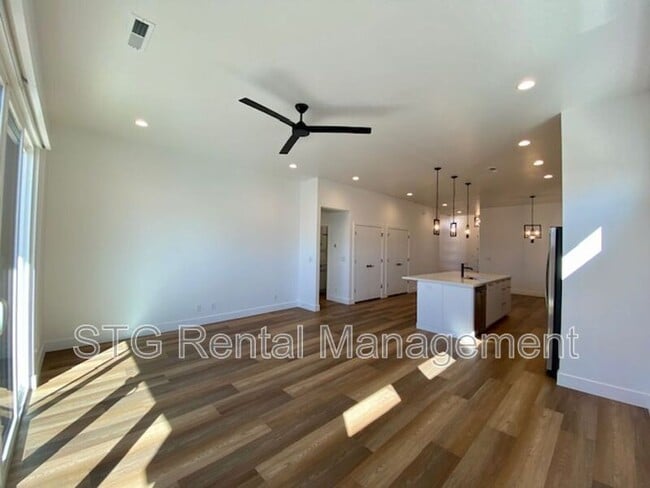 Building Photo - 152 S Desert Saguaro Ln