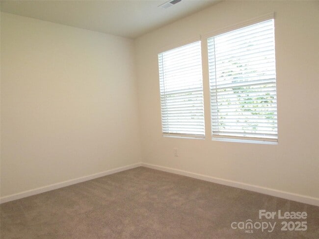 Building Photo - 107 Blakeslee Ct
