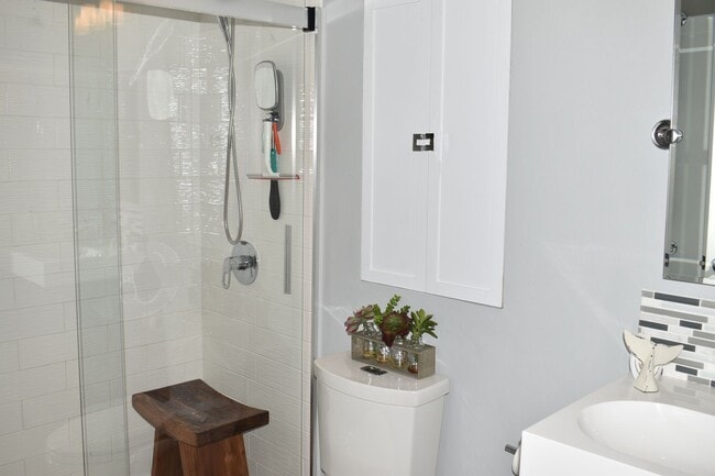 Building Photo - 1817 Tyler Ave