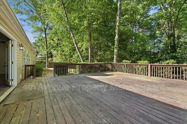 Building Photo - 407 Crested View Dr